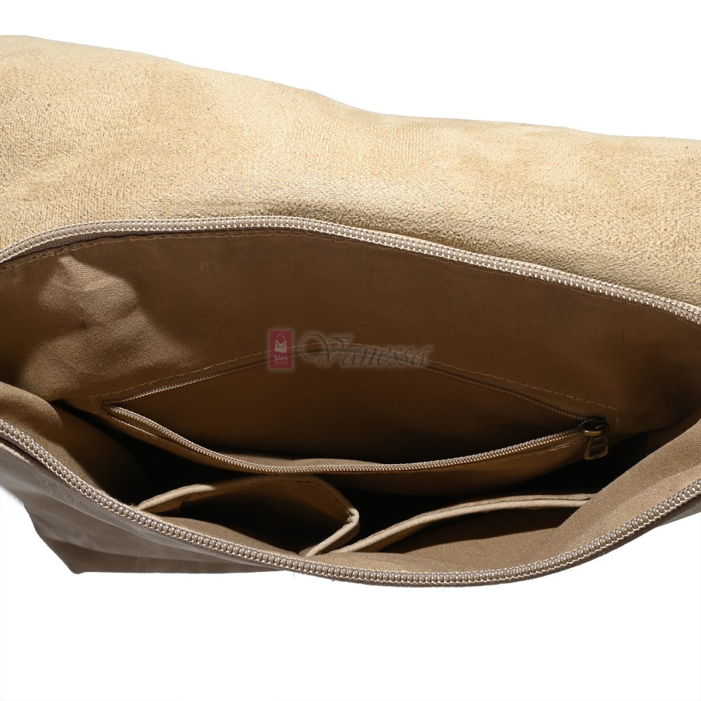  Дамска раница от велур, в бежов цвят. Код: 01106-10