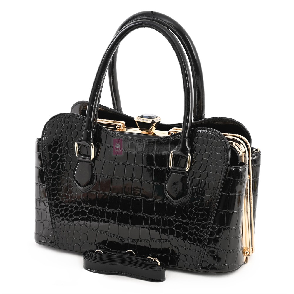 Eлегантна дамска чанта от еко кожа в черен цвят Код: 0124