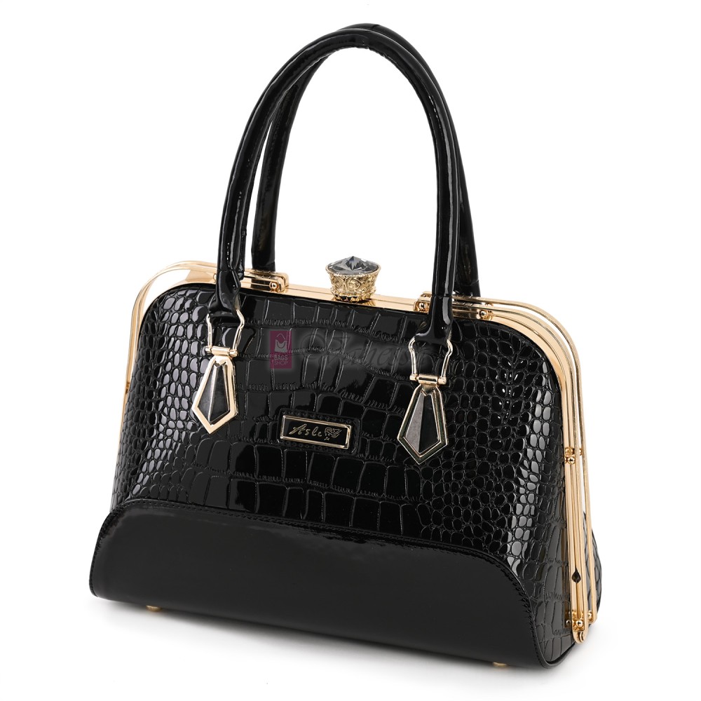 Eлегантна дамска чанта от еко кожа в черен цвят Код: 0134-3