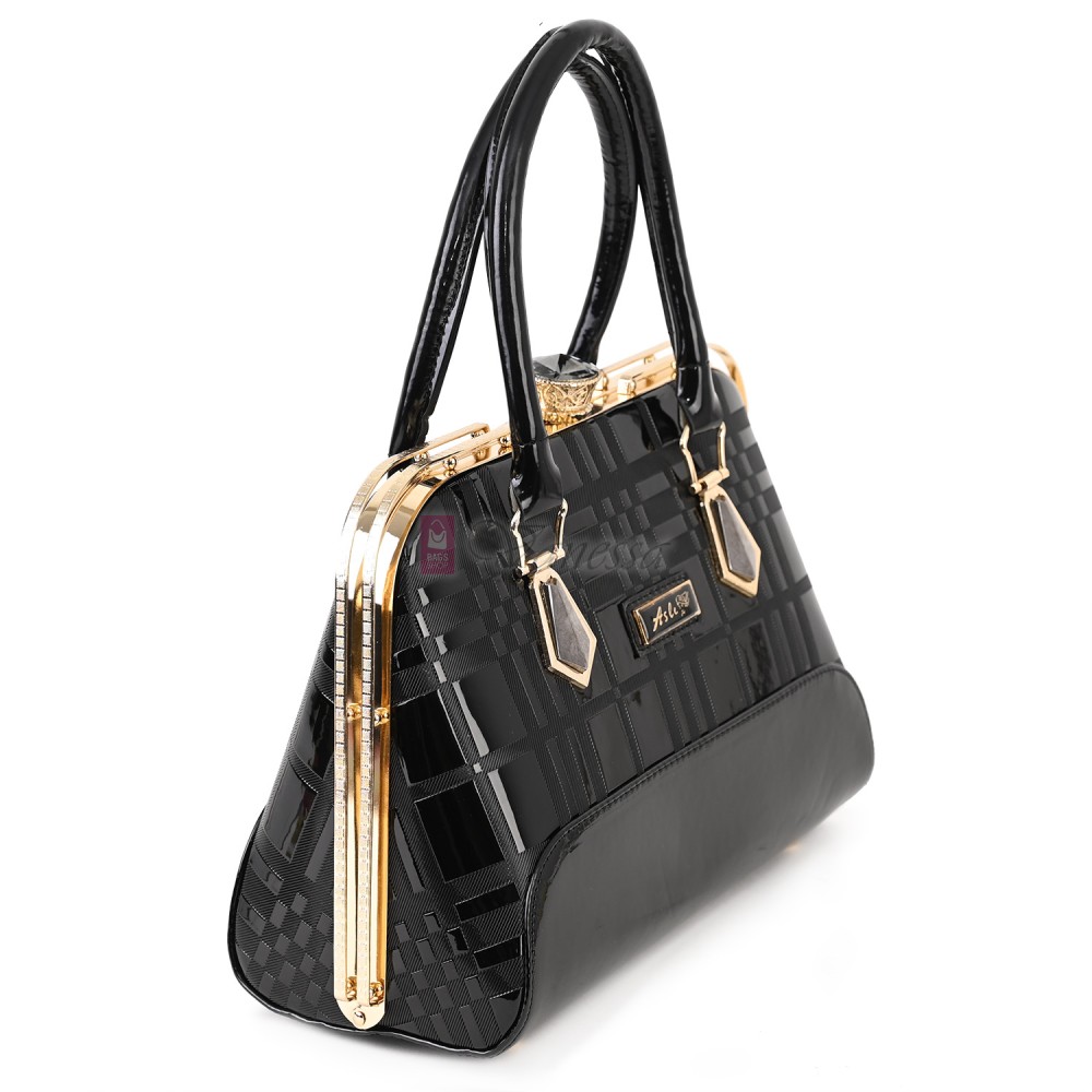 Eлегантна дамска чанта от еко кожа в черен цвят Код: 0134-1