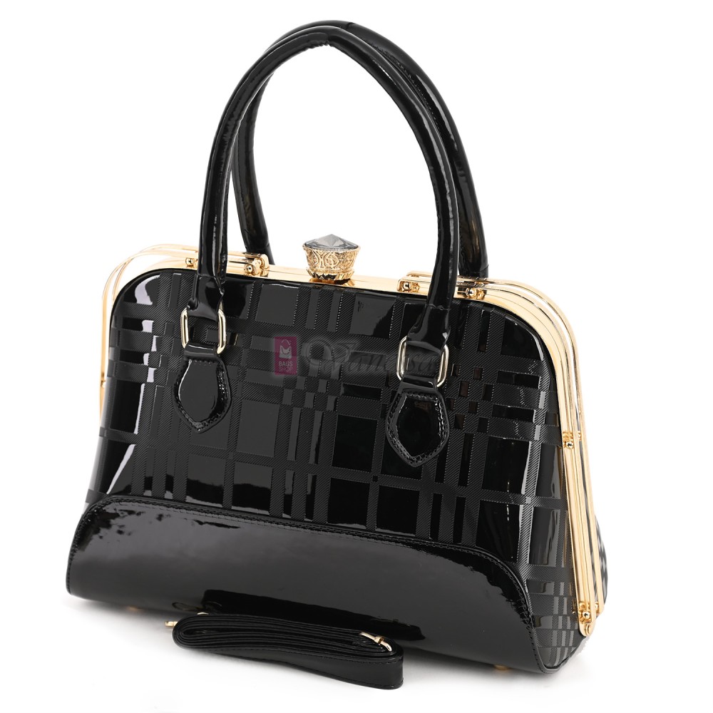 Eлегантна дамска чанта от еко кожа в черен цвят Код: 0134-1