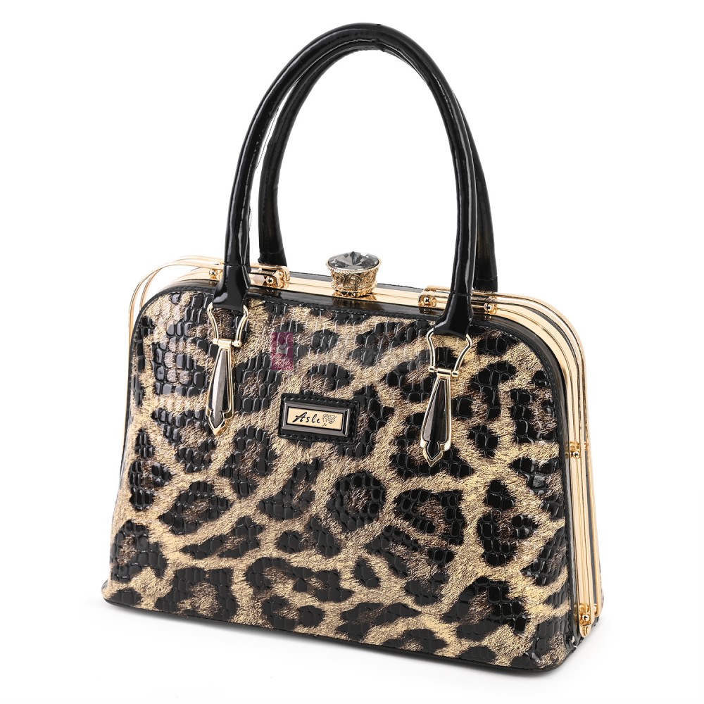 Eлегантна дамска чанта от еко кожа в бежов цвят Код: 075