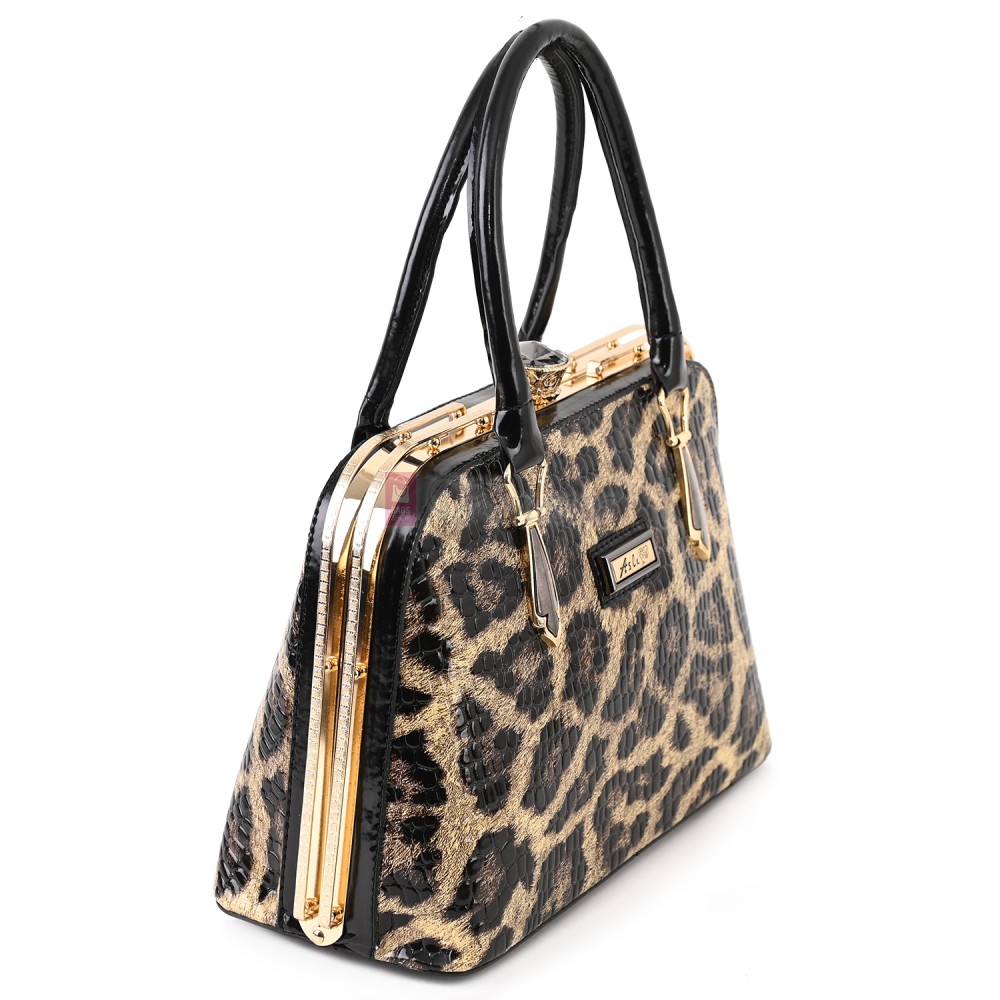 Eлегантна дамска чанта от еко кожа в бежов цвят Код: 075