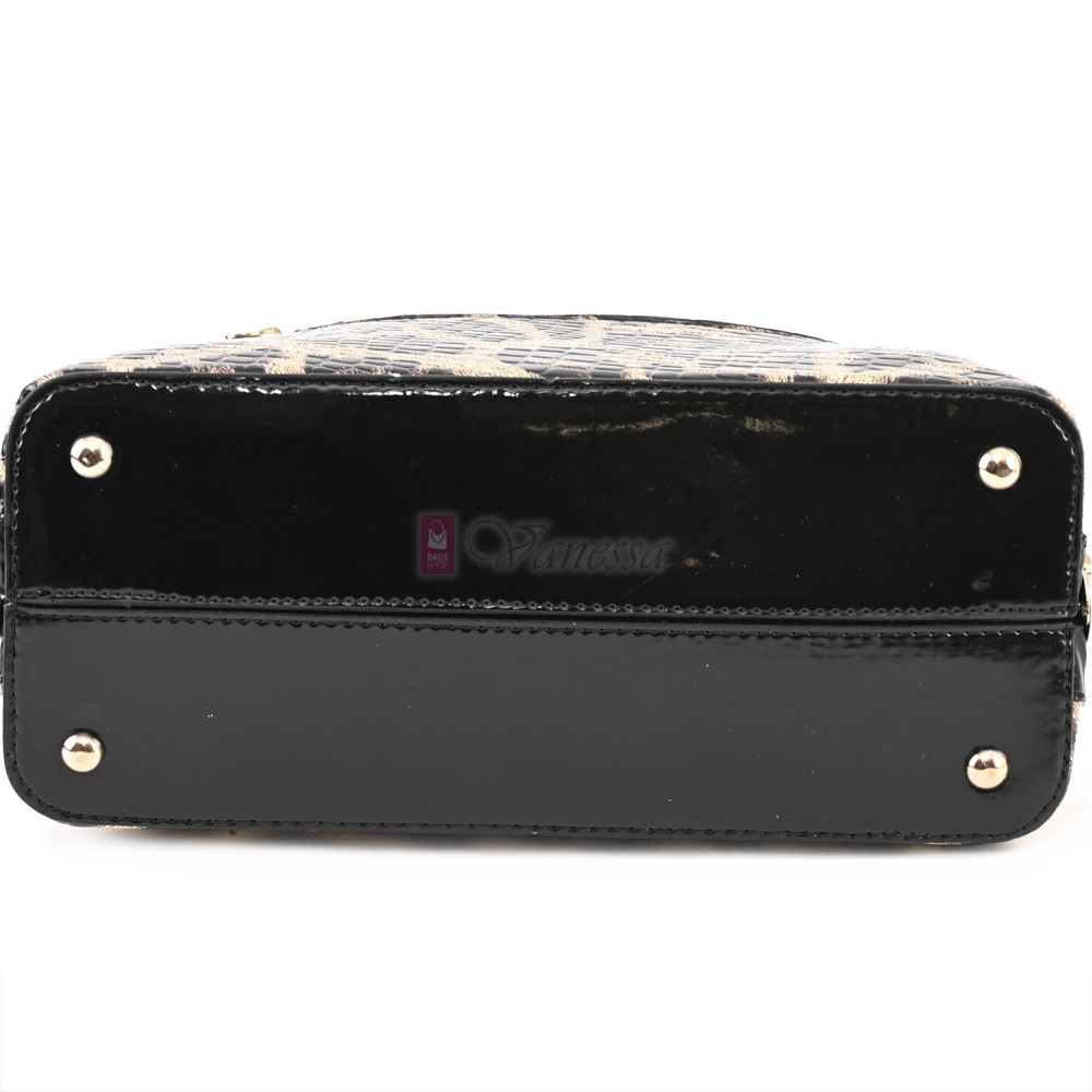 Eлегантна дамска чанта от еко кожа в бежов цвят Код: 075