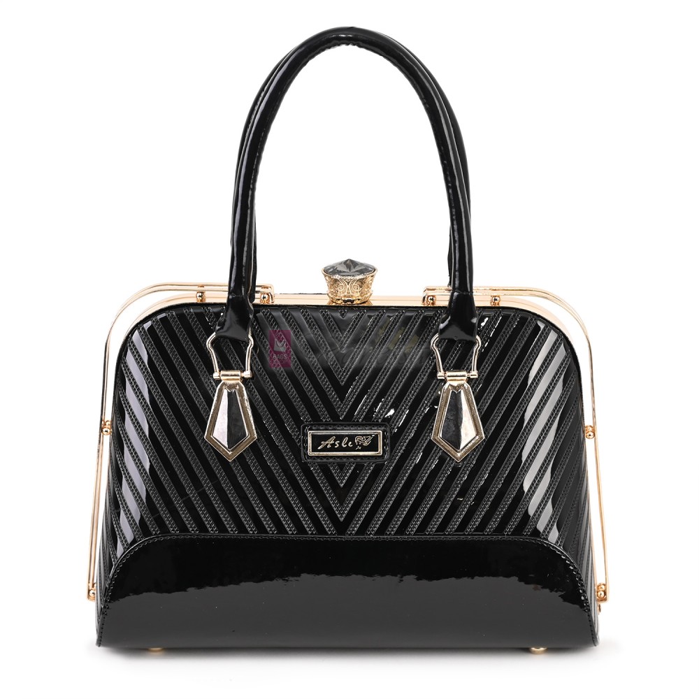 Eлегантна дамска чанта от еко кожа в черен цвят Код: 0134-2