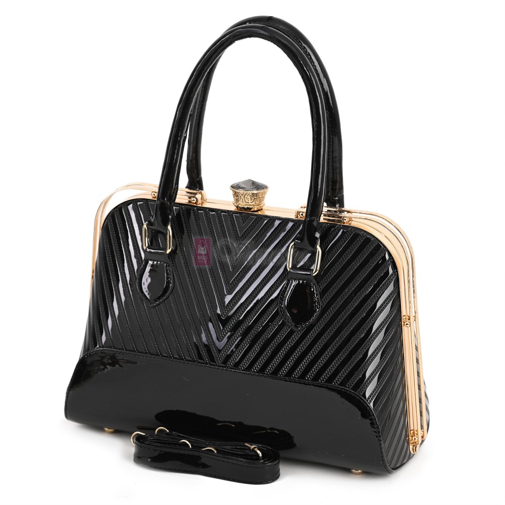 Eлегантна дамска чанта от еко кожа в черен цвят Код: 0134-2