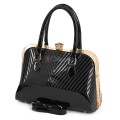 Eлегантна дамска чанта от еко кожа в черен цвят Код: 0134-2