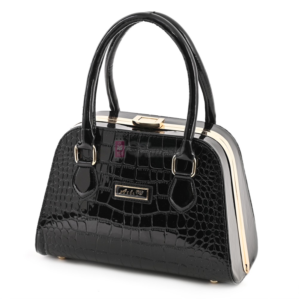 Eлегантна дамска чанта от еко кожа в черен цвят Код: 0135-1