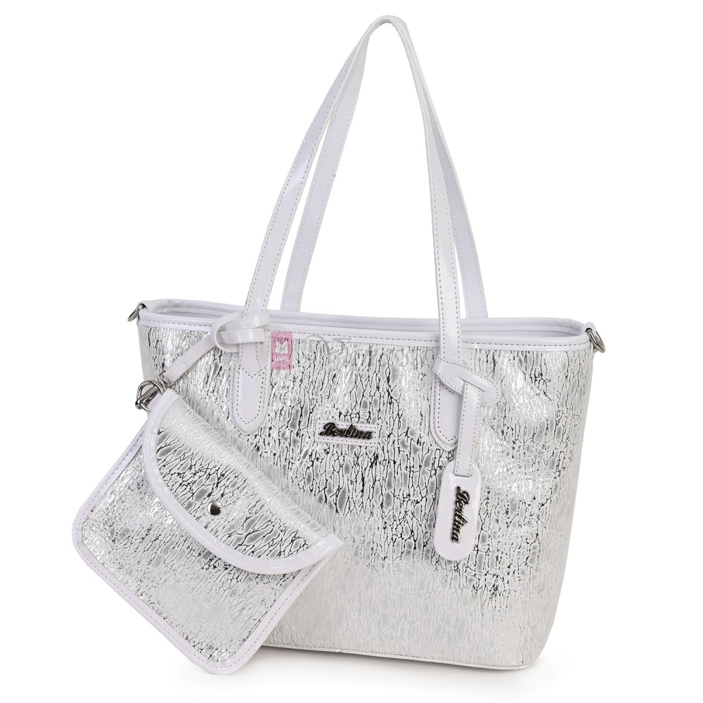  Дамска чанта от висококачествена еко кожа, в бял цвят. Код: 1549-1