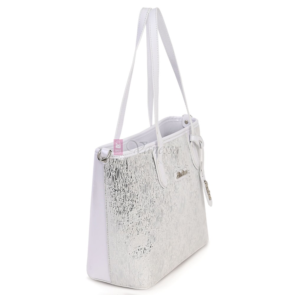  Дамска чанта от висококачествена еко кожа, в бял цвят. Код: 1549-1