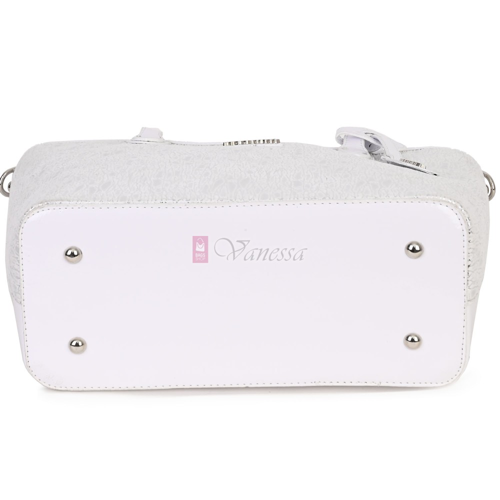  Дамска чанта от висококачествена еко кожа, в бял цвят. Код: 1549-1