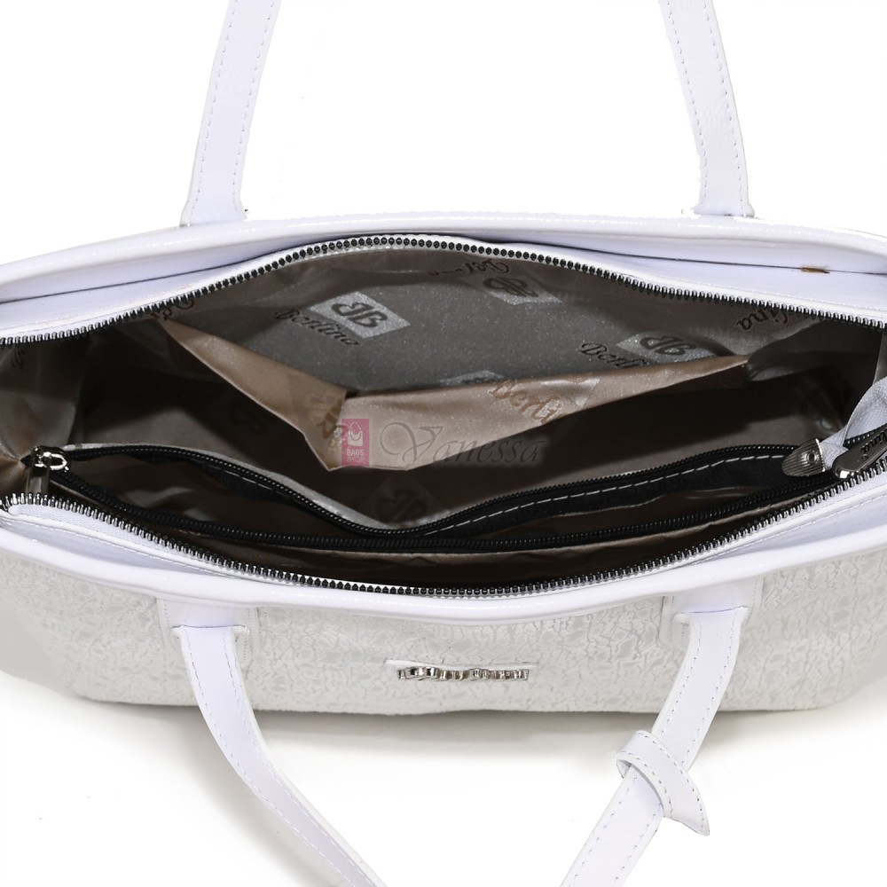  Дамска чанта от висококачествена еко кожа, в бял цвят. Код: 1549-1