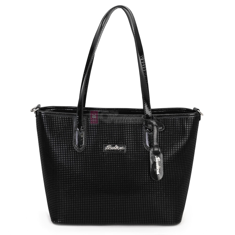  Дамска чанта от висококачествена еко кожа, в черен цвят. Код: 1549-1