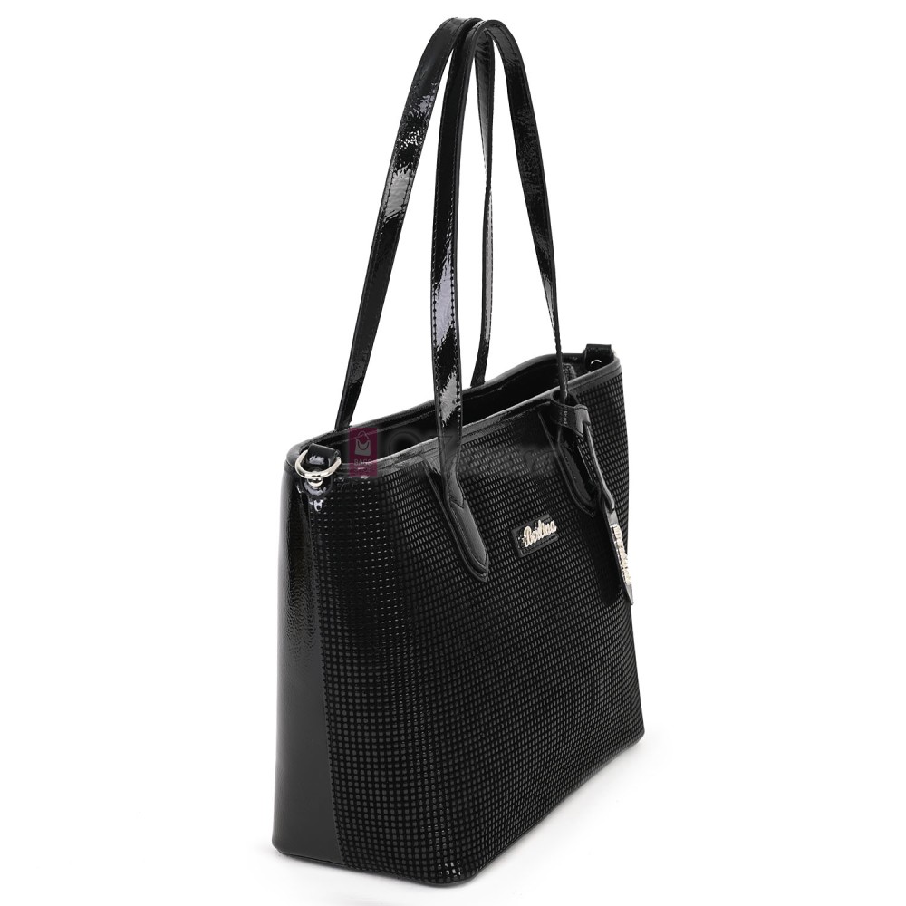  Дамска чанта от висококачествена еко кожа, в черен цвят. Код: 1549-1