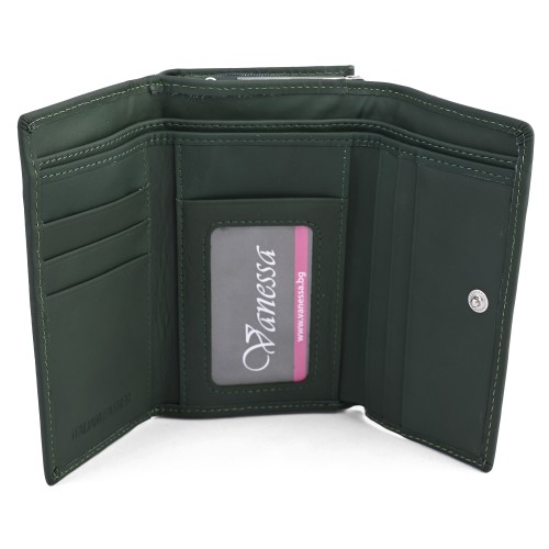 Средно дамско портмоне от естествена кожа в зелен цвят. КОД: 2155