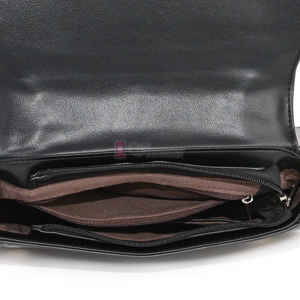 Малка дамска чанта от висококачествена еко кожа в черен цвят. Код: CE227