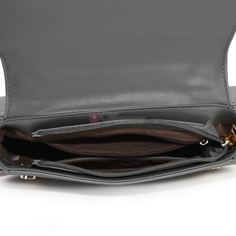 Малка дамска чанта от висококачествена еко кожа в сив цвят. Код: CE227