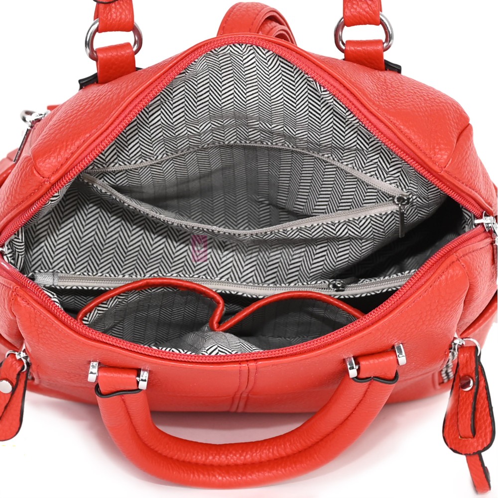 Дамска раница от висококачествена еко кожа в червен цвят. Код: 2585  Дамска раница от висококачествена еко кожа в червен цвят. Код: 2585