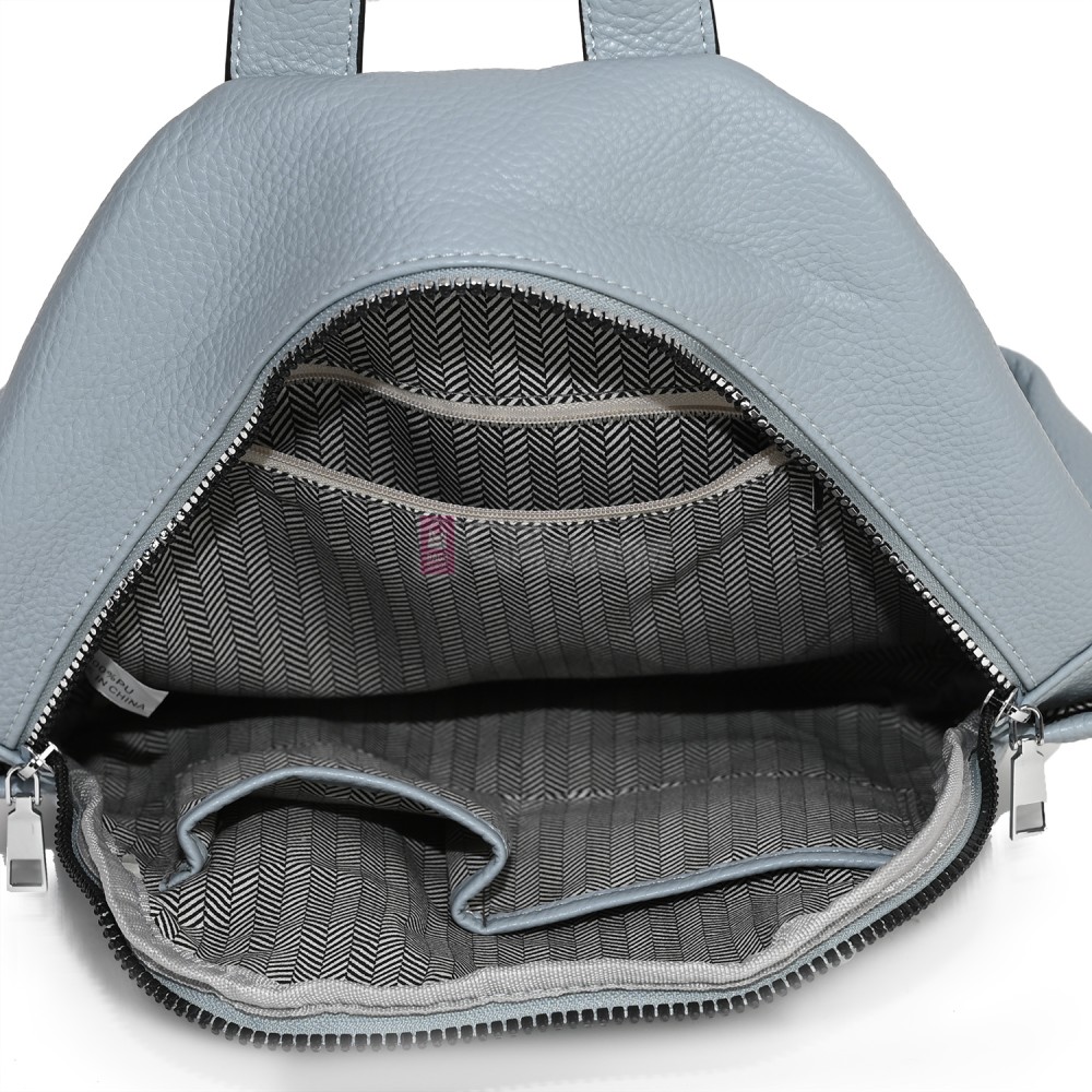  Дамска раница от висококачествена еко кожа в син цвят. Код: 2590