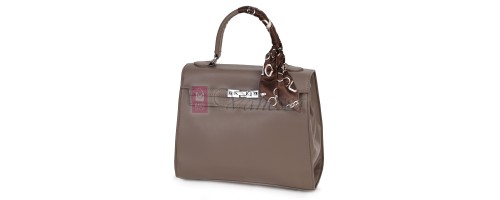  Дамска чанта от висококачествена еко кожа в тъмнобежов цвят. Код: 2886