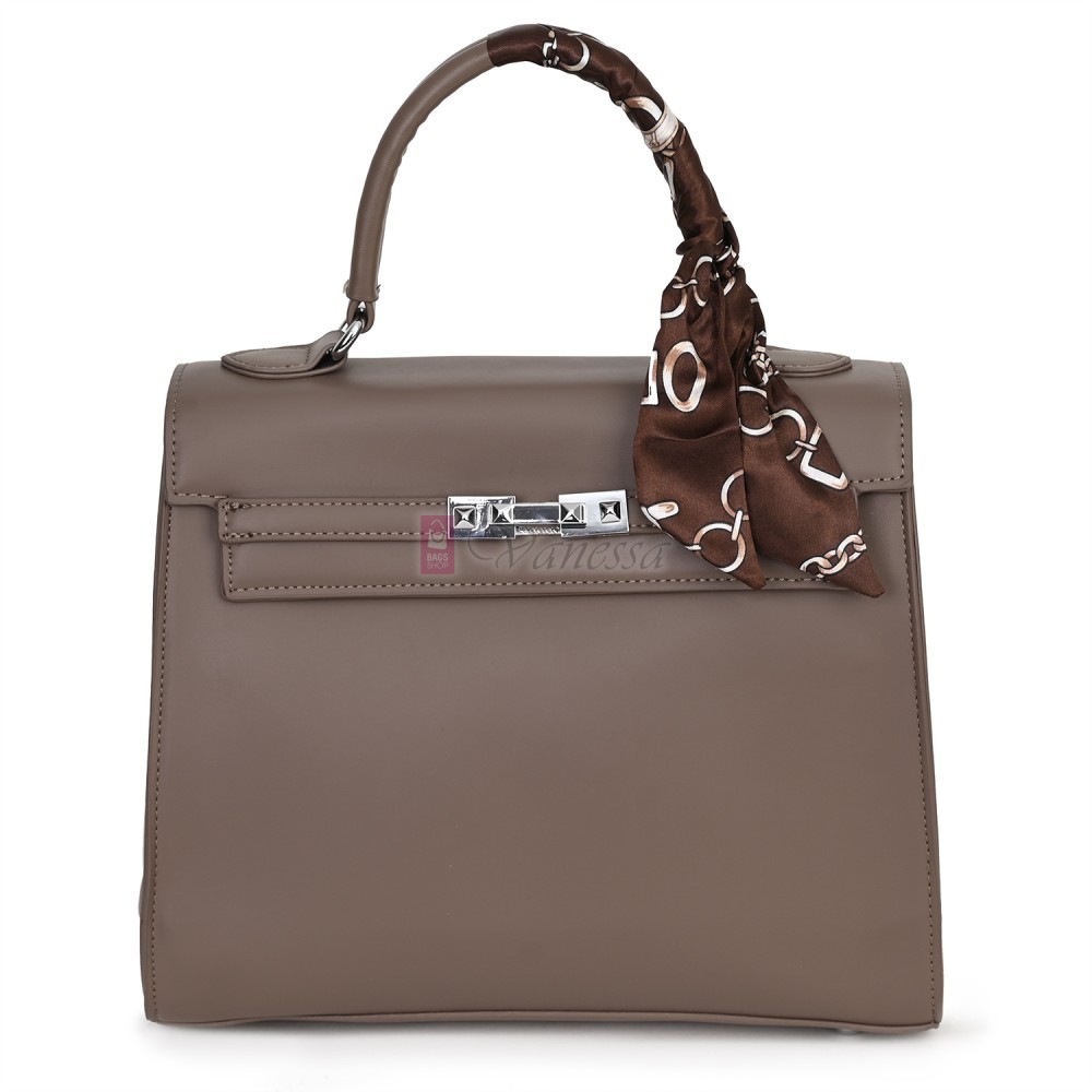  Дамска чанта от висококачествена еко кожа в тъмнобежов цвят. Код: 2886