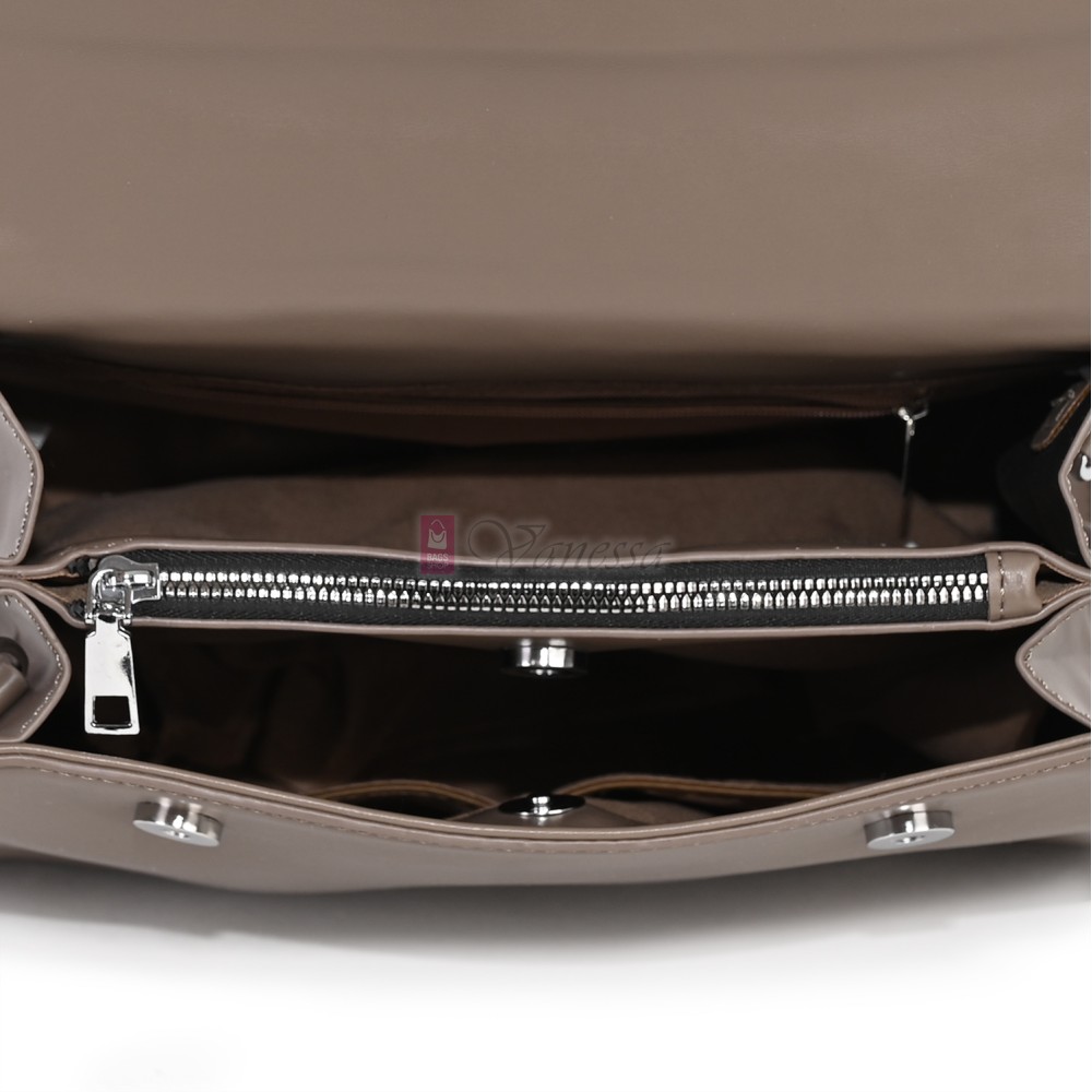  Дамска чанта от висококачествена еко кожа в тъмнобежов цвят. Код: 2886