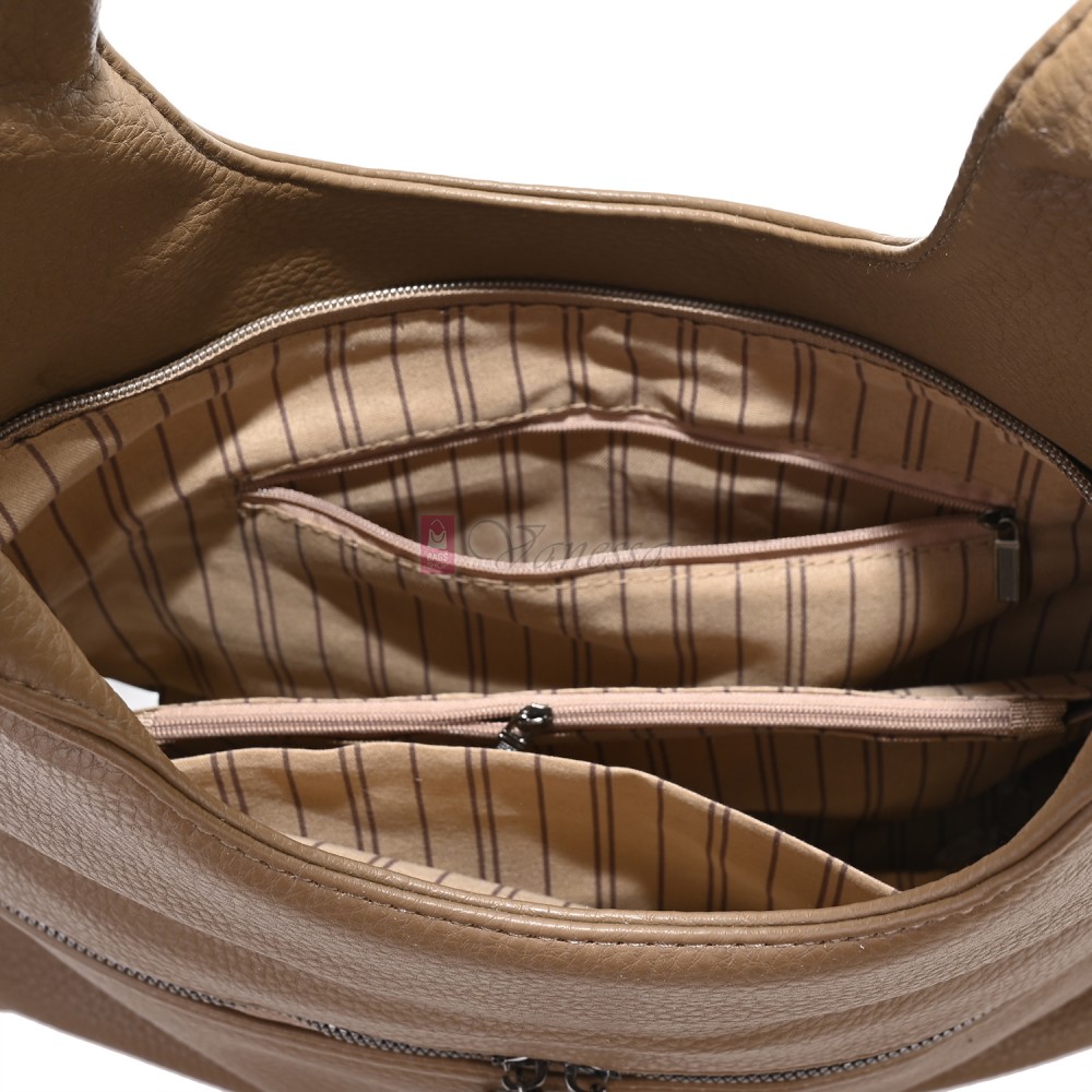 Голяма дамска чанта от еко кожа, в тъмнобежов цвят. Код: 394