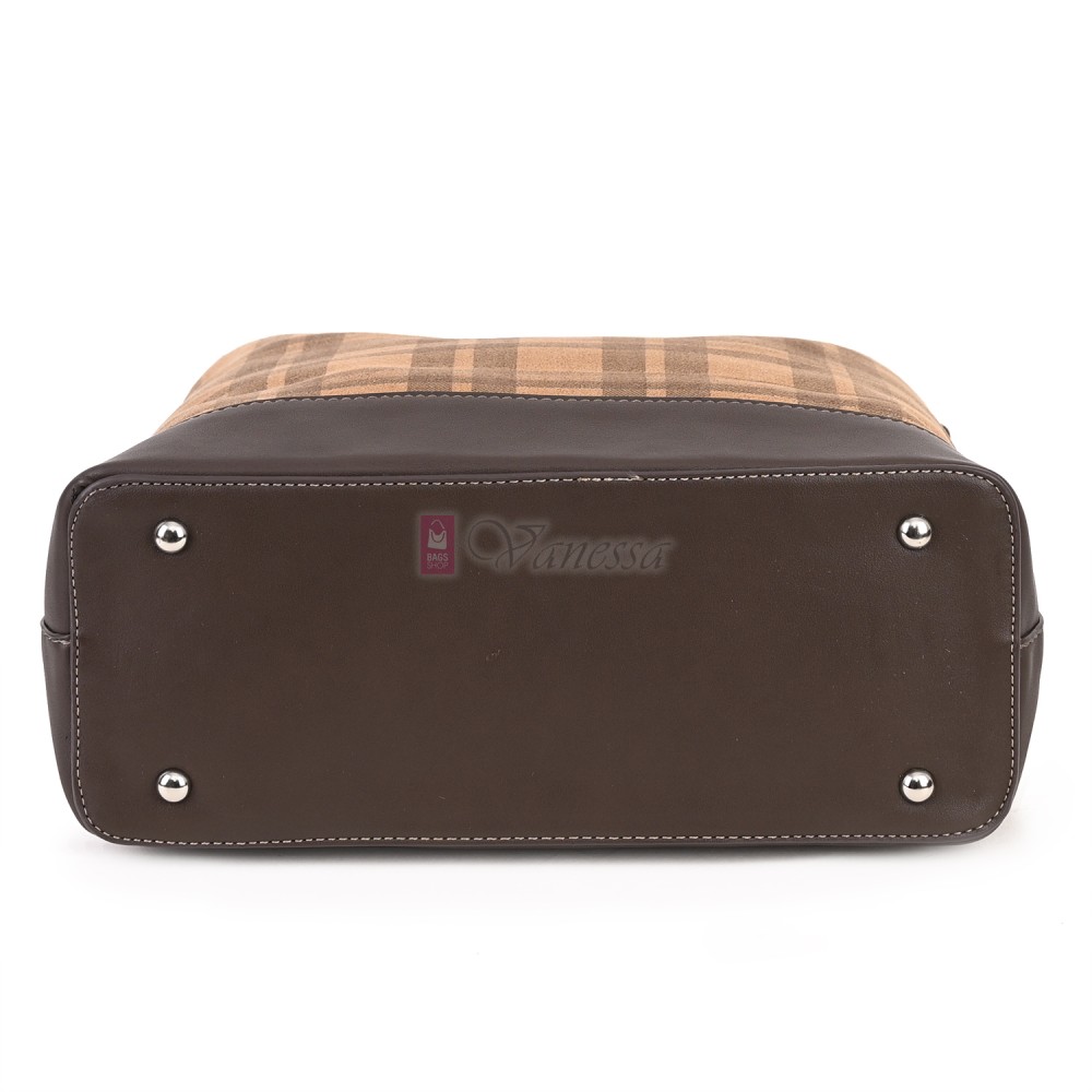 Голяма дамска чанта от велурена еко кожа, в кафяв цвят. Код: 4018