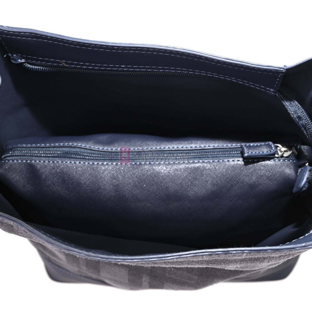 Голяма дамска чанта от велурена еко кожа, в тъмносин цвят. Код: 4018