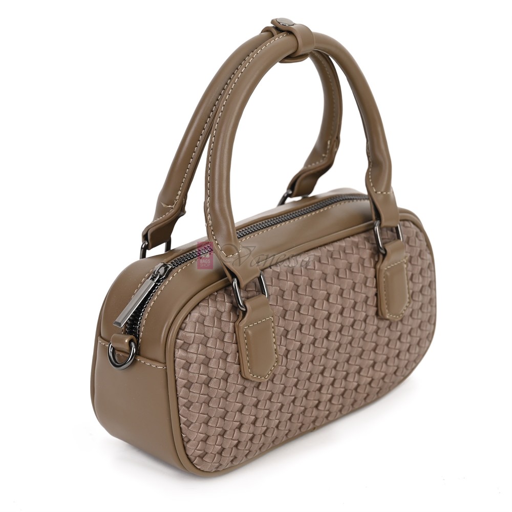 Малка дамска чанта от еко кожа, в бежов цвят. Код: 478 Малка дамска чанта от еко кожа, в бежов цвят. Код: 478