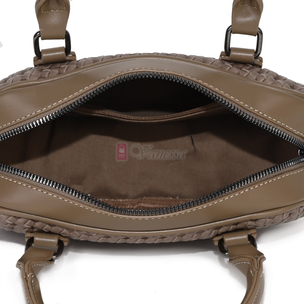 Малка дамска чанта от еко кожа, в бежов цвят. Код: 478 Малка дамска чанта от еко кожа, в бежов цвят. Код: 478