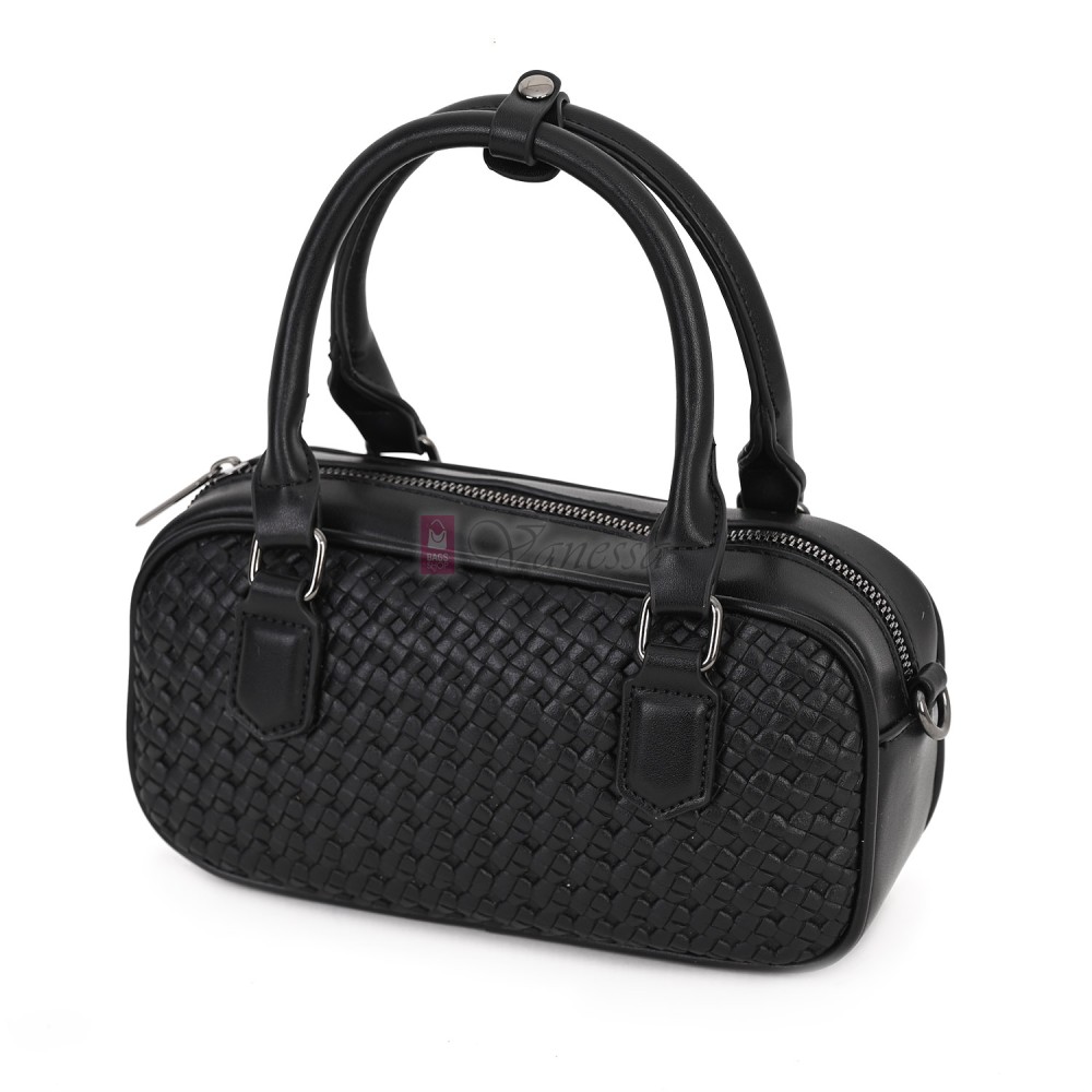 Малка дамска чанта от еко кожа, в черен цвят. Код: 478 Малка дамска чанта от еко кожа, в черен цвят. Код: 478