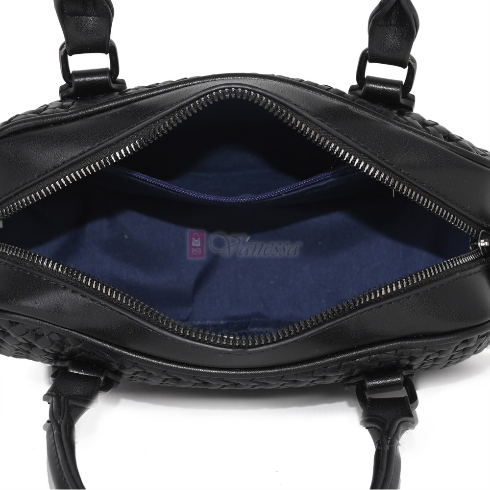 Малка дамска чанта от еко кожа, в черен цвят. Код: 478 Малка дамска чанта от еко кожа, в черен цвят. Код: 478