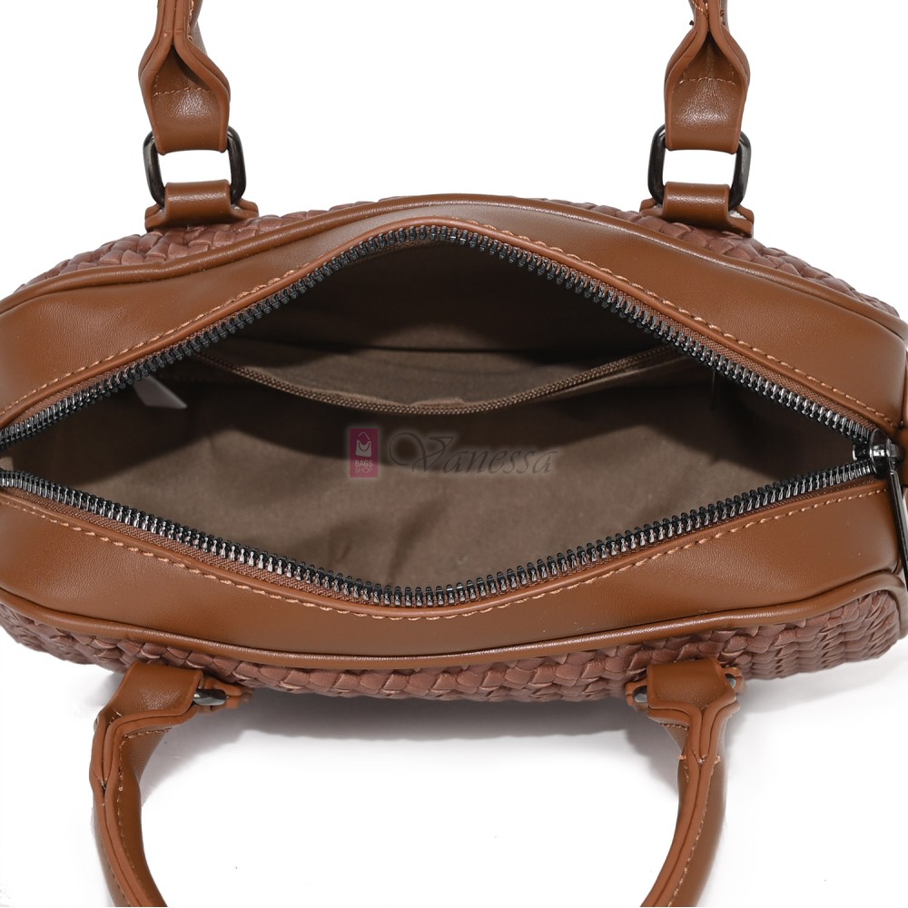 Малка дамска чанта от еко кожа, в кафяв цвят. Код: 478 Малка дамска чанта от еко кожа, в кафяв цвят. Код: 478