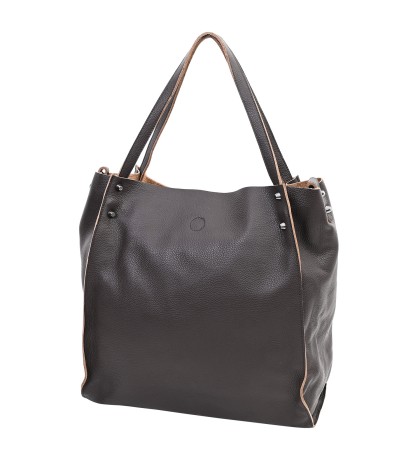  Дамска чанта тип торба, от естествена кожа в тъмнокафяв цвят. Код: 5580