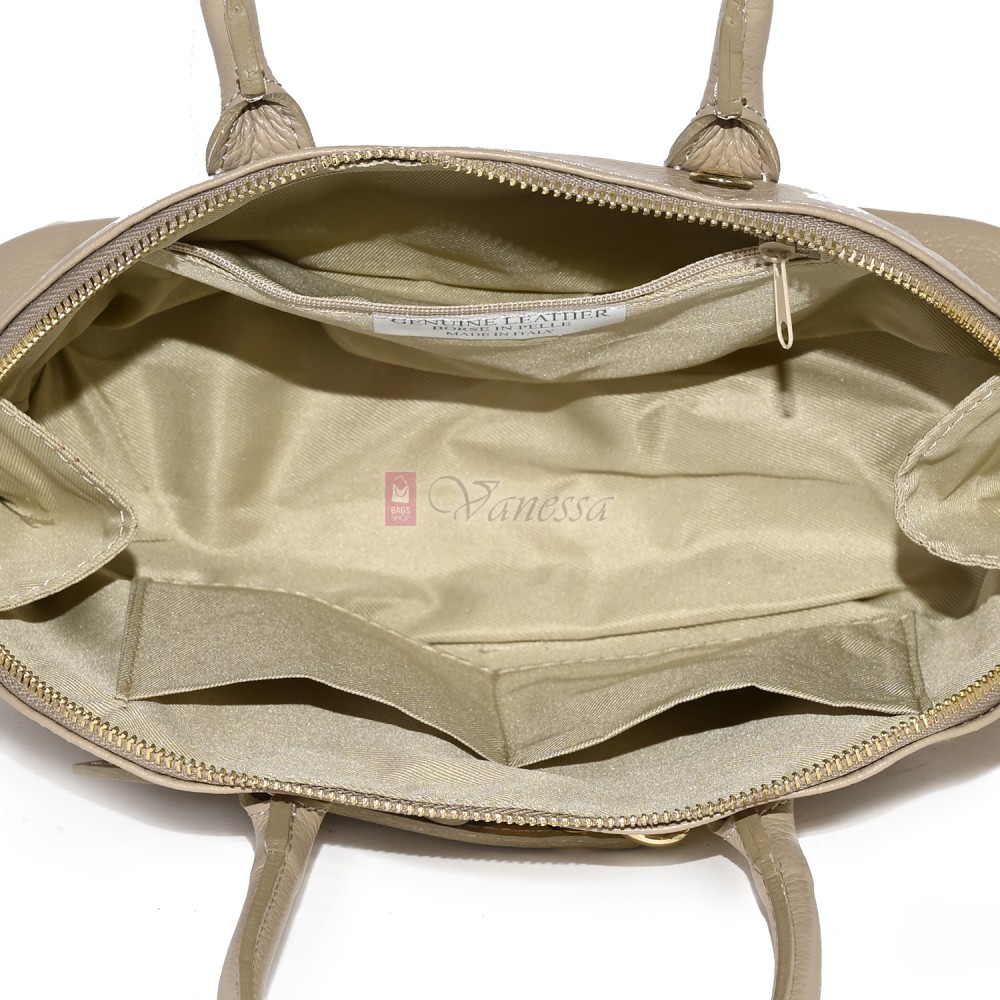 Малка дамска чанта от естествена кожа, в бежов цвят. Код: 56EK