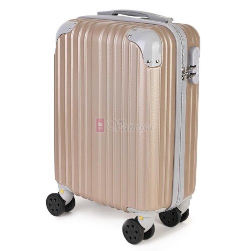 Малък slim куфар от полипропилен, в бежов цвят. Код: M5832