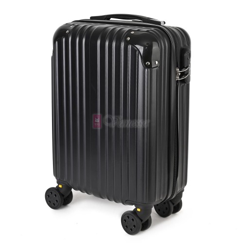 Малък slim куфар от полипропилен, в черен цвят. Код: M5832