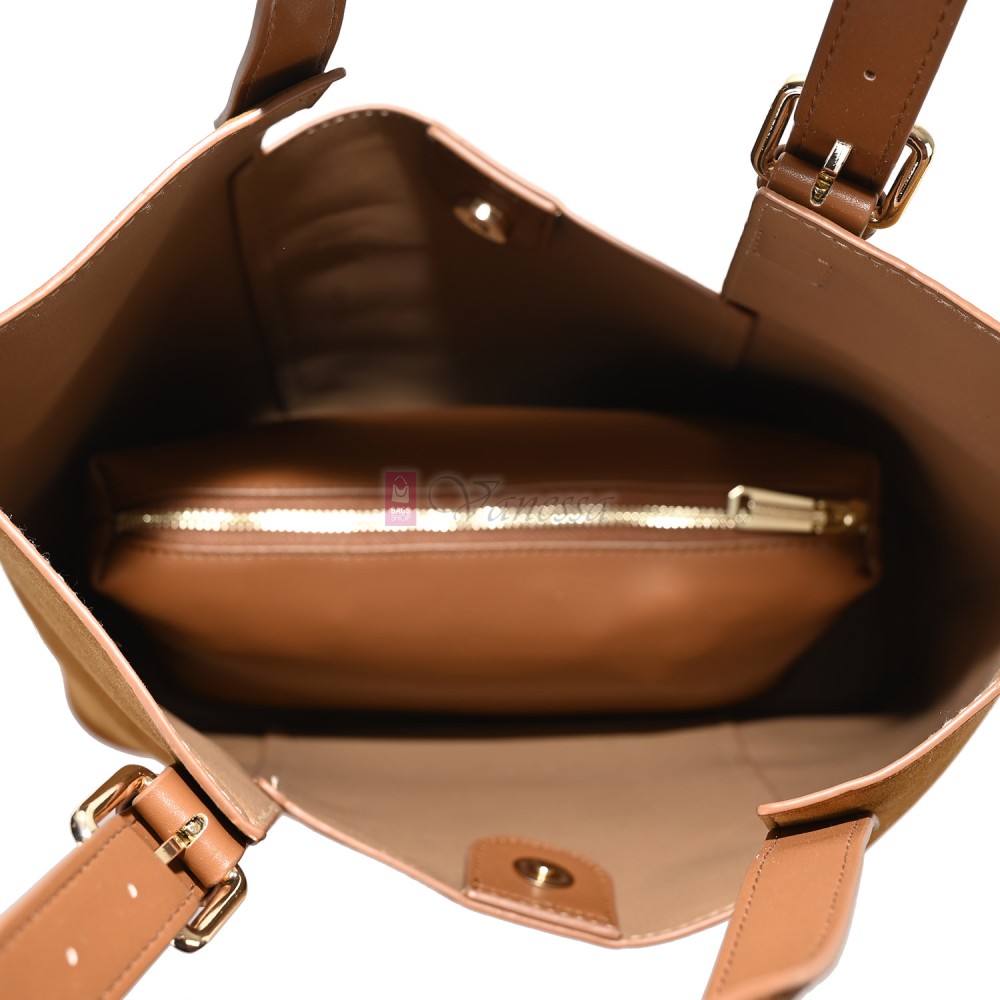 Двулицева дамска чанта от висококачествена еко кожа в светлокафяв цвят Код: 6065 Двулицева дамска чанта от висококачествена еко кожа в светлокафяв цвят Код: 6065