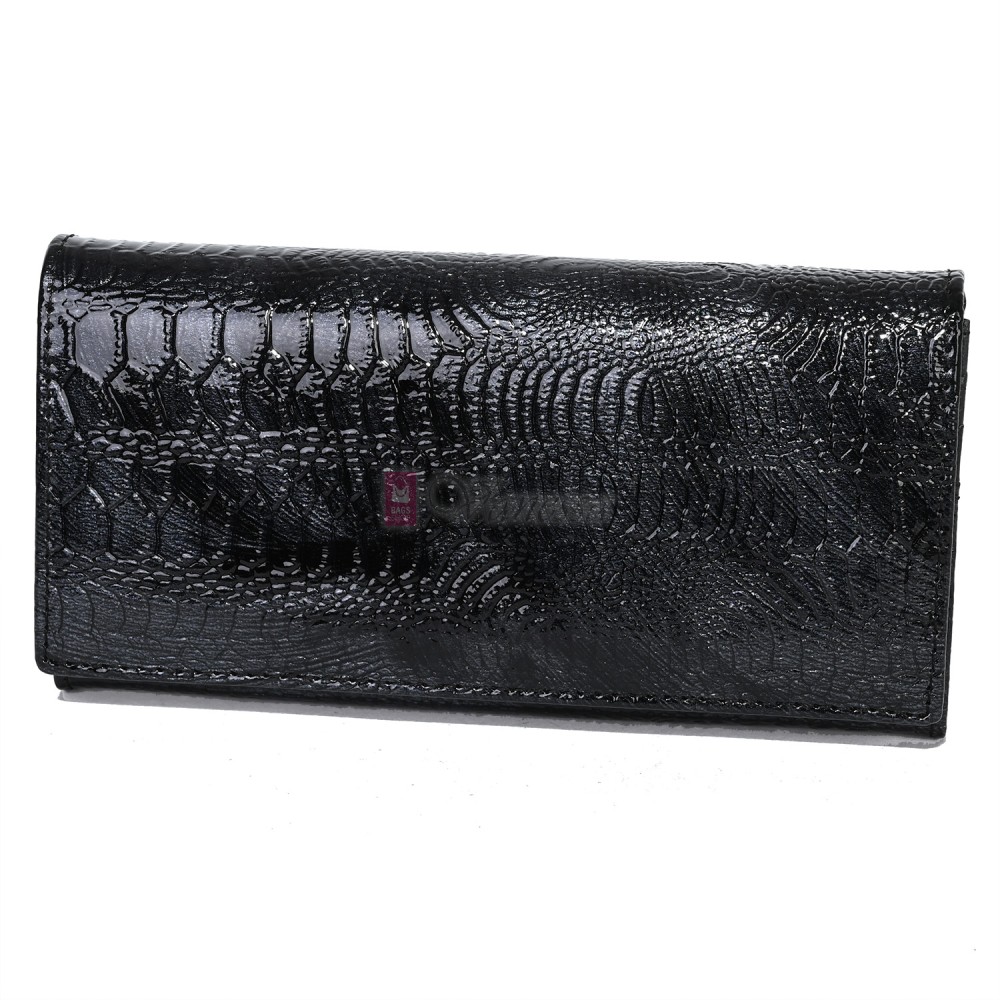 Голямо дамско портмоне, от лачена естествена кожа, в черен цвят. КОД: CS634-1