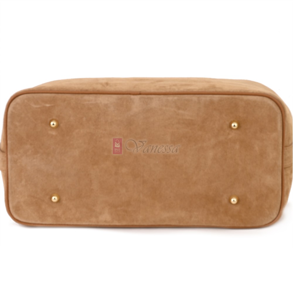 Елегантна дамска чанта, от естествена велурена кожа, в светлокафяв цвят. Код: EK65
