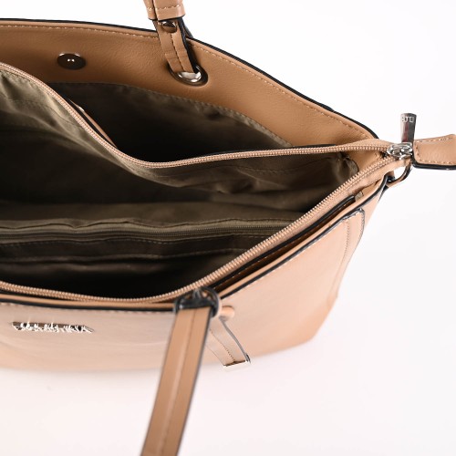 Дамска чанта от висококачествена еко кожа в кремав цвят. Код: 6840-225