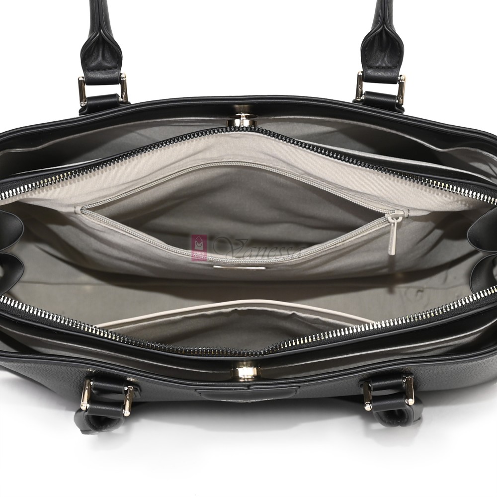 Елегантна дамска чанта от висококачествена еко кожа в черен цвят. Код: 7466 Елегантна дамска чанта от висококачествена еко кожа в черен цвят. Код: 7466