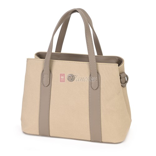  Дамска чанта от висококачествена еко кожа в бежов цвят. Код: 7638