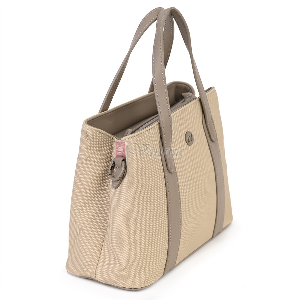  Дамска чанта от висококачествена еко кожа в бежов цвят. Код: 7638