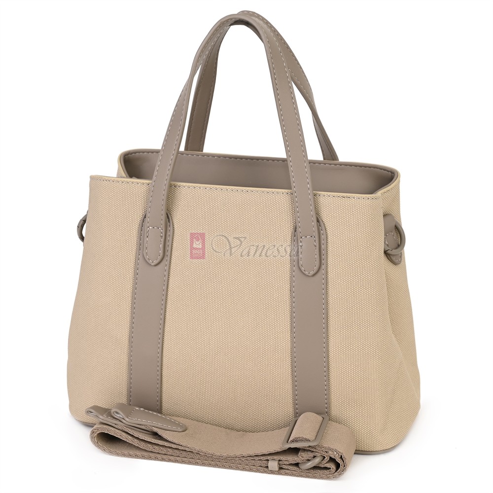  Дамска чанта от висококачествена еко кожа в бежов цвят. Код: 7638