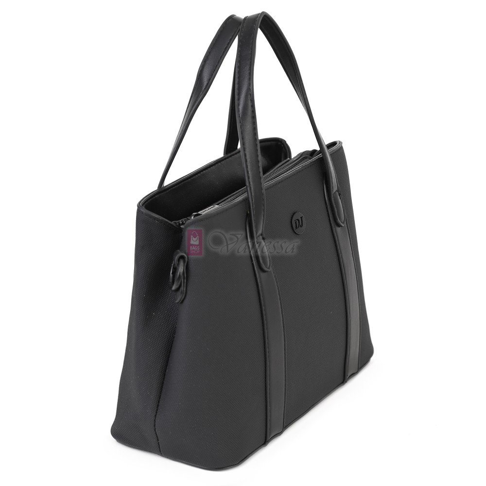  Дамска чанта от висококачествена еко кожа в черен цвят. Код: 7638