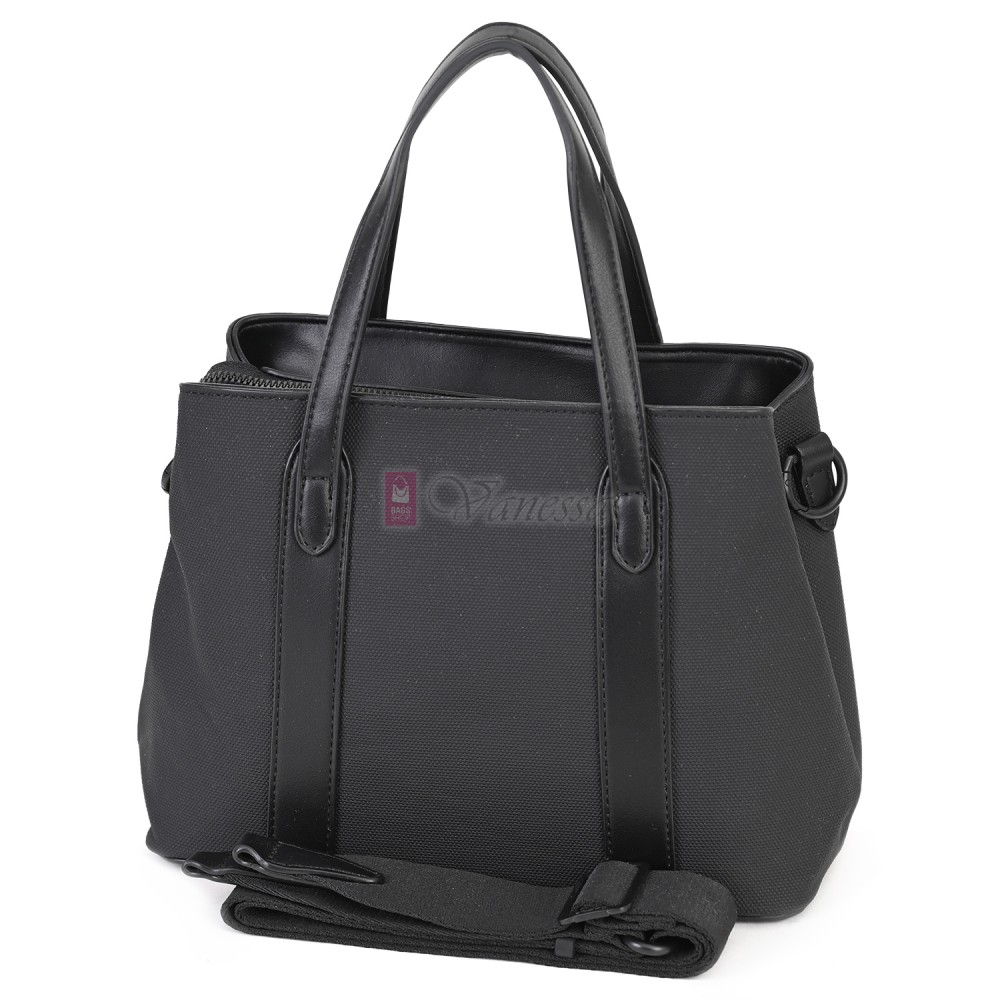  Дамска чанта от висококачествена еко кожа в черен цвят. Код: 7638