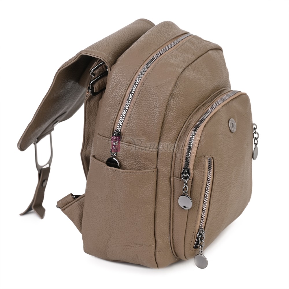  Дамска раница от висококачествена еко кожа в тъмнобежов цвят. Код: 865