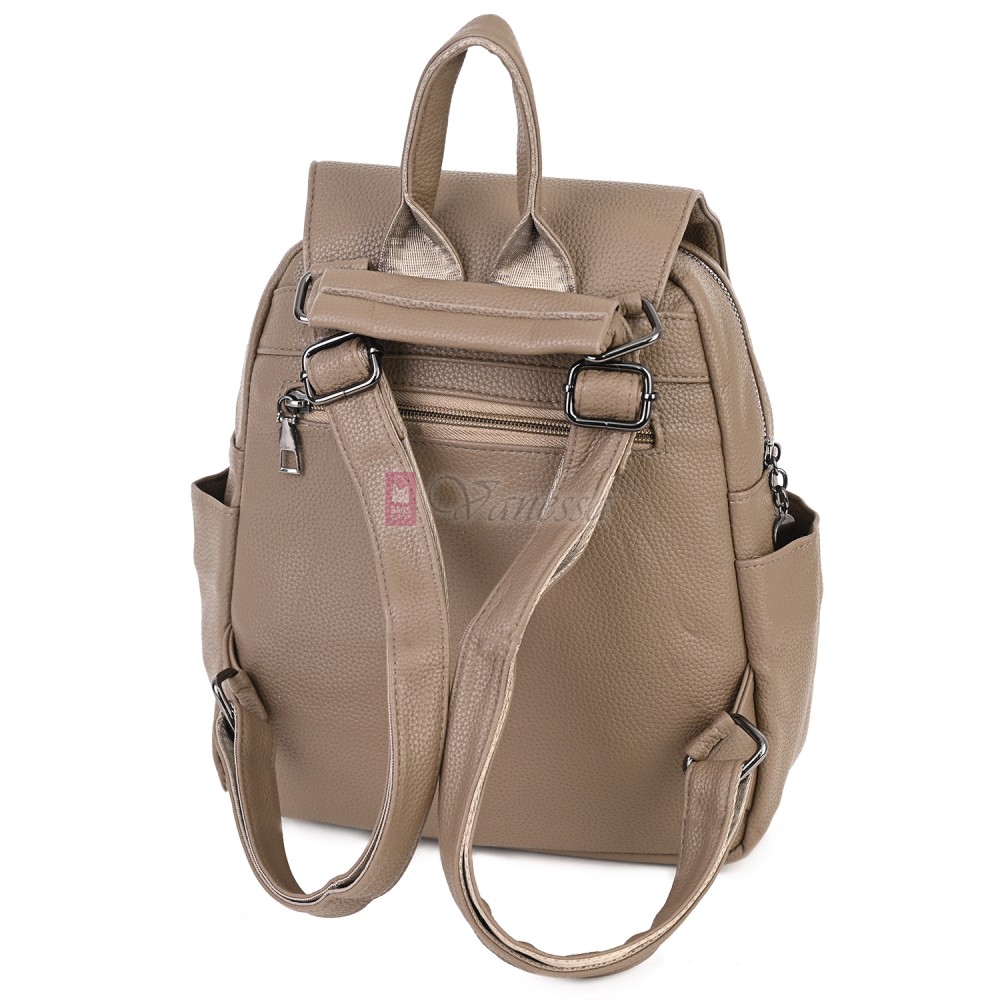  Дамска раница от висококачествена еко кожа в тъмнобежов цвят. Код: 865